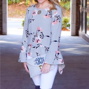 Gibson Ruffle Asymmetrical Blouse in Gray Floral Size Small